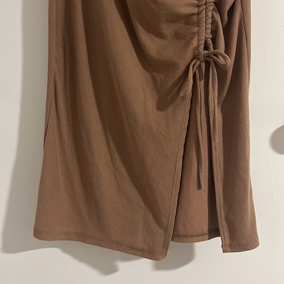 Brown Dress - Picture 2 of 3